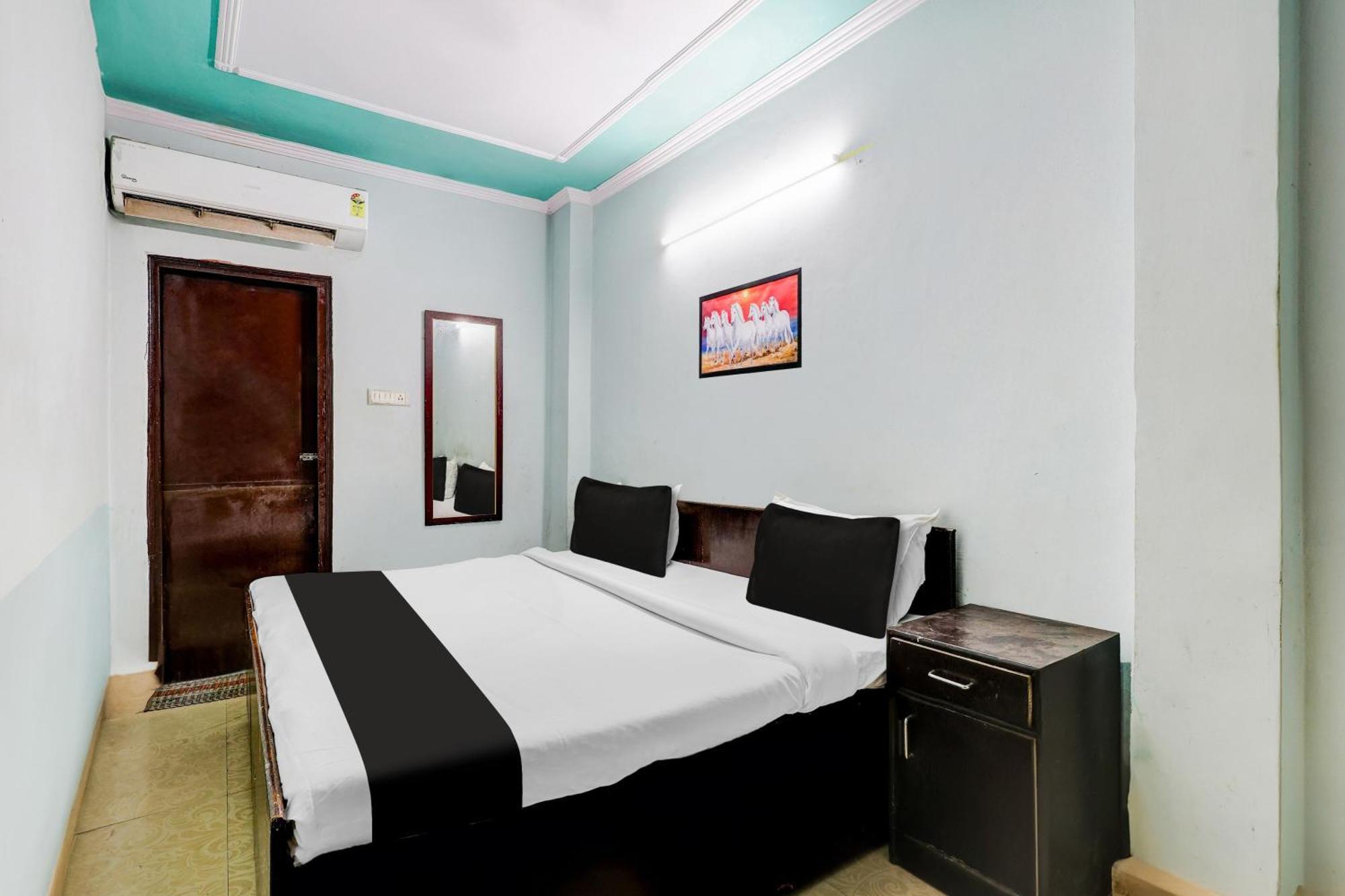 Hotel O Deurali Dx New Delhi